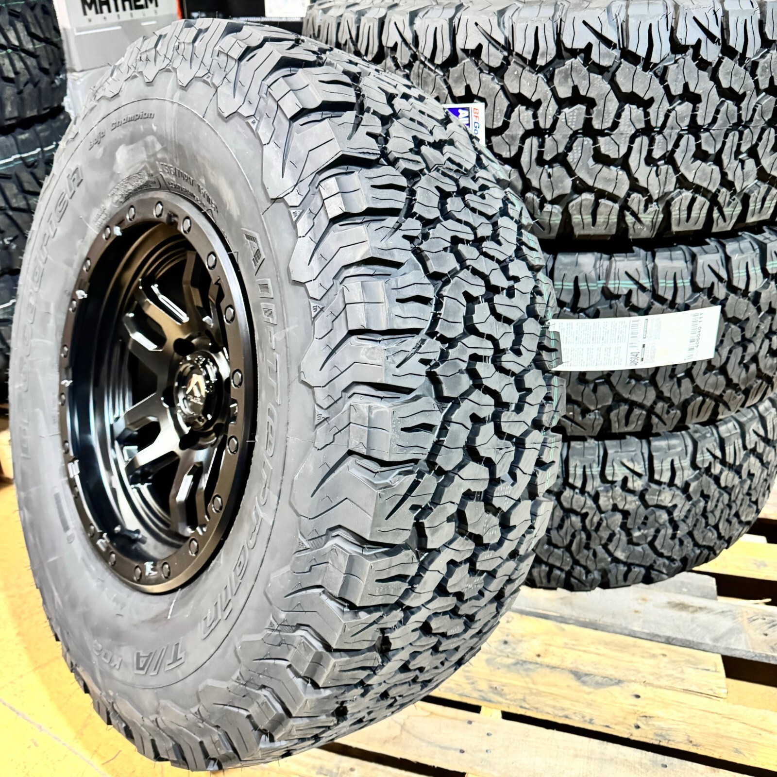 4) 17x9 Fuel Ammo D700 Wheels 35