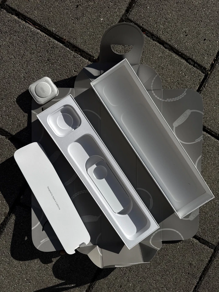 Apple Watch Series 7 · 45 mm · Titanium · GPS, Foto 1 von 5