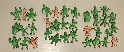 Lot Of 35 Jakks S.L.U.G. Zombies Green & Tan Variety Figures Y2K Figures