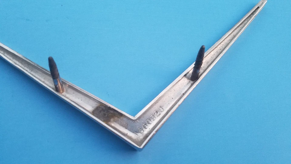 73 74 1973 1974 Cadillac Deville Calais V capó delantero emblema logotipo insignia fabricante de equipos originales A15 Foto 4 de 4