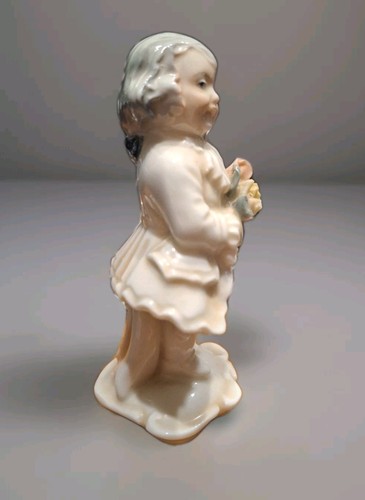 Antigua estatuilla de porcelana Karl Ens niño victoriano con ramos 1919 - Imagen 5 de 7