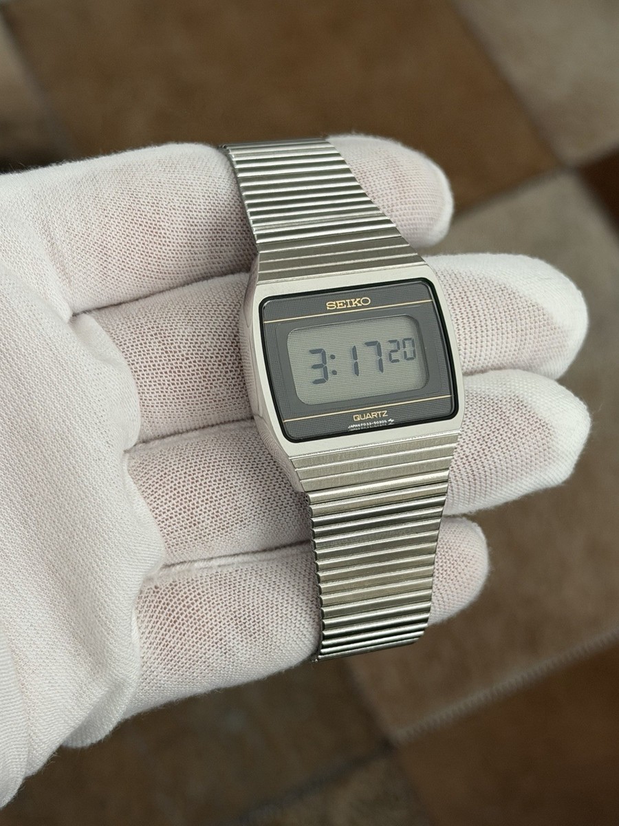 NOS Rare Vintage Seiko Quartz F033-5040 Men's Digital LCD Watch