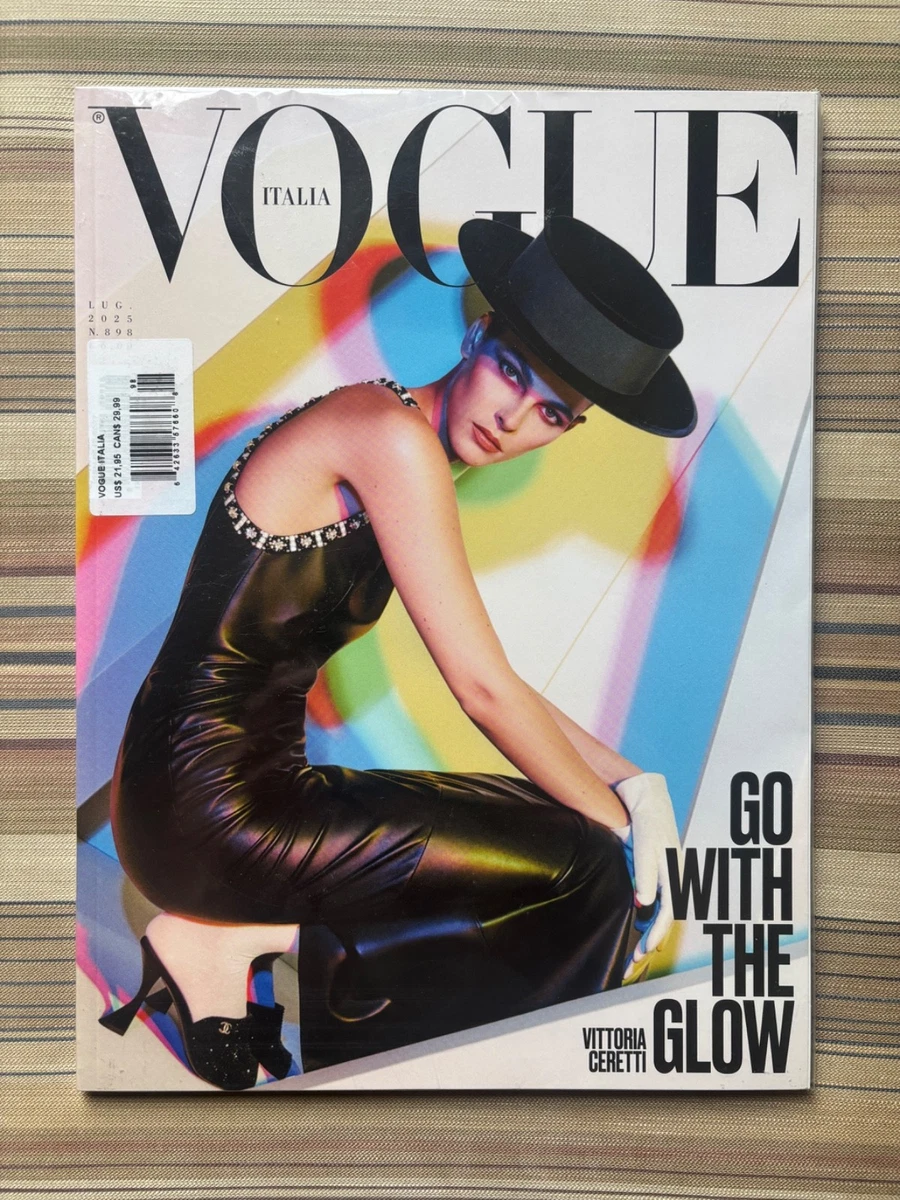 女性情報誌 Vogue Italia Magazine December 2022 Vogue Italia