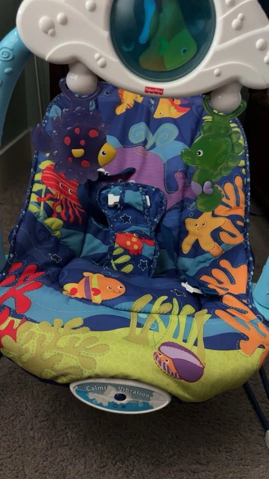 Juguete para asiento de bebé Fisher Price Ocean Wonders acuario gorila Foto 2 de 4