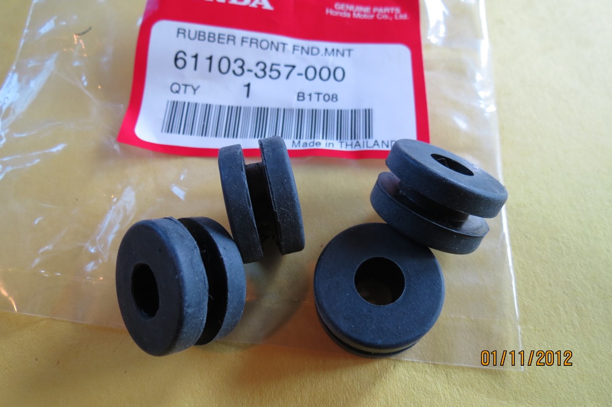 HONDA FENDER GROMMET XR80 CR125 CR250 XL200 XL250 XL350 XL500