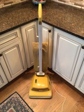 Hoover REACT QuickLift Bagless Upright 
