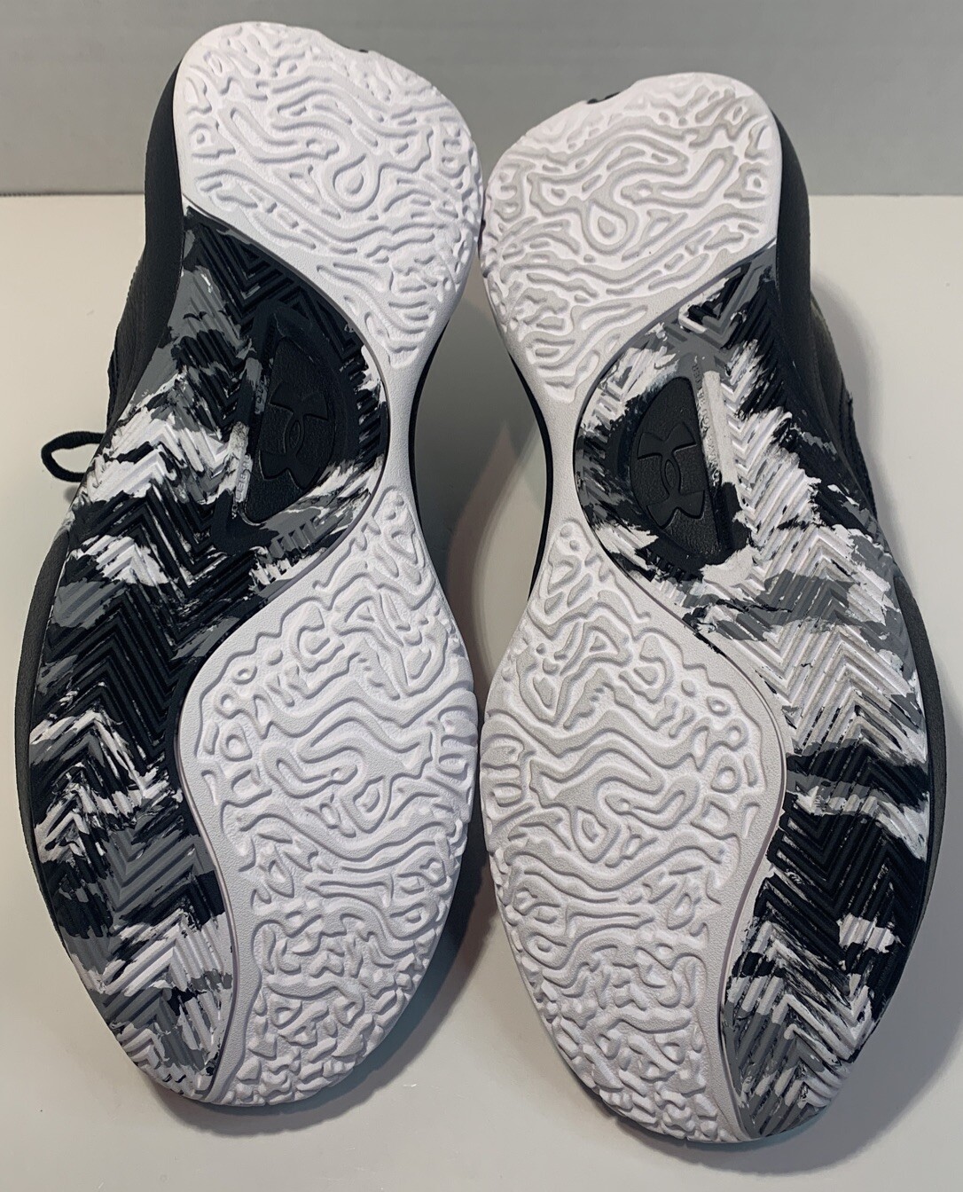 Men's Size 11.5 Under Armour Black Basketball Sneakers UA Lockdown 6 3025616-003