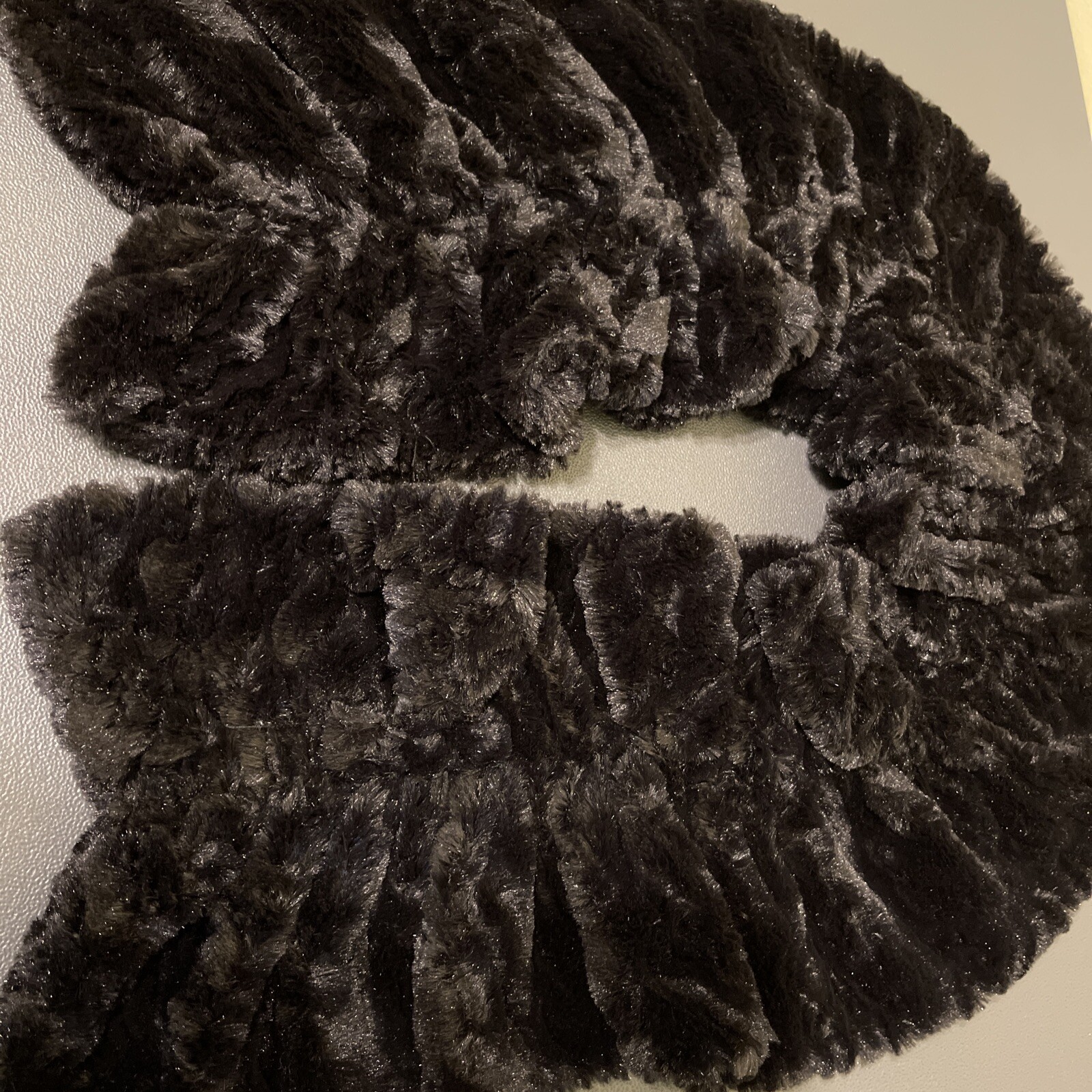Women’s Thick Black Faux Fur Pull Through Scarf Neck Warmer Fluffy Collar Stole