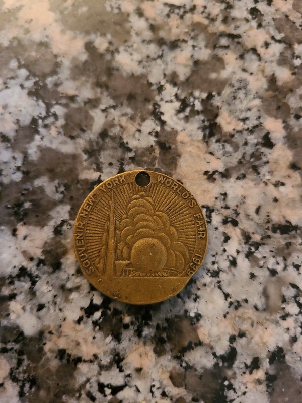 1939 NYWF STATUE OF LIBERTY Souvenir Brass Medallion Fob New York World's Fair