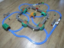 tomy trackmaster thomas the tank engine train set with tunnels road trains etc