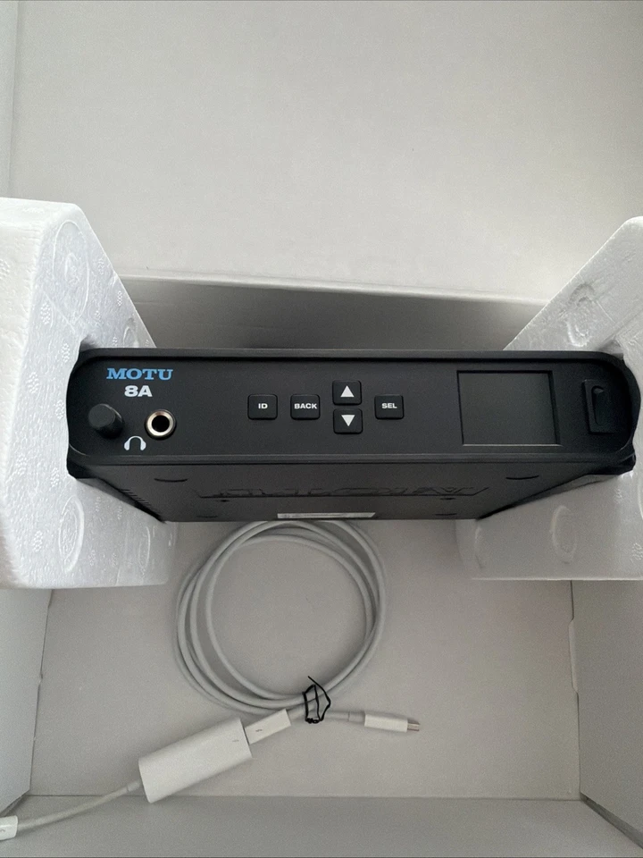 MOTU 8a 9360 Thunderbolt / USB 3.0 Audio Interface - Image 3 of 4