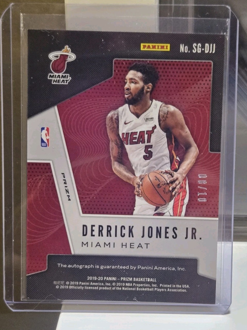 Derrick Jones Jr Heat 2019-20 Panini Prizm Auto Gold 8/10 view 2