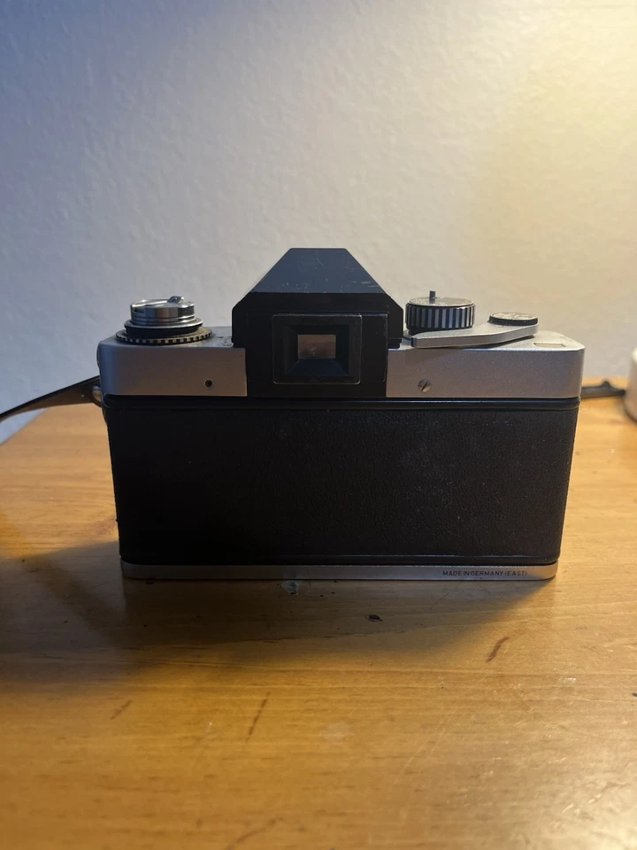 Corpo da câmera de filme Exakta RTL 1000 35mm apenas para peças ou reparos - Imagem 2 de 3