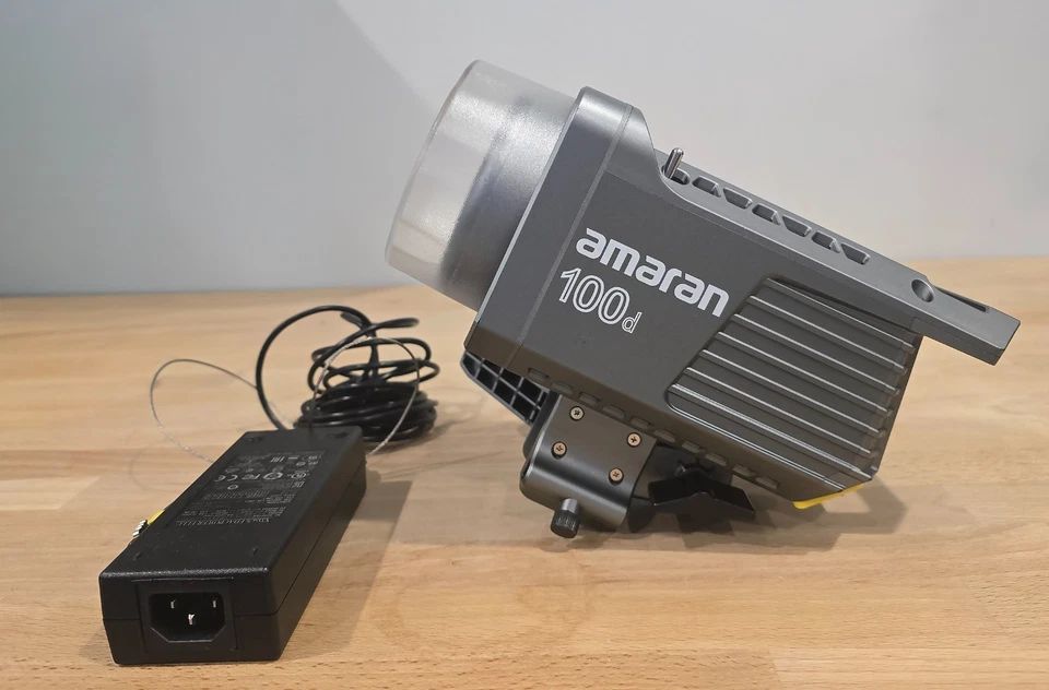 Stock EE. UU. Aputure Amaran 100D Luz de día Luces LED 5600K Fuente de alimentación DC/AC Foto 3 de 4