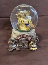 Boyds Bear Victoria Regina Home Sweet Hive Water Globe Musical Figurine 270504