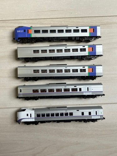 TOMIX Kiha 261 Series Nuevo y Antiguo Híbrido 5 Coches Set 573236 | Zustand: Used