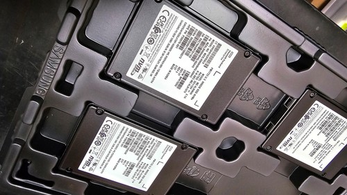 4x NEW HPE 960GB SSD SFF NVMe U2/U3 SAMSUNG PM1733 MZXLR960HBHQ HPE P36976-001 - Bild 2 von 7