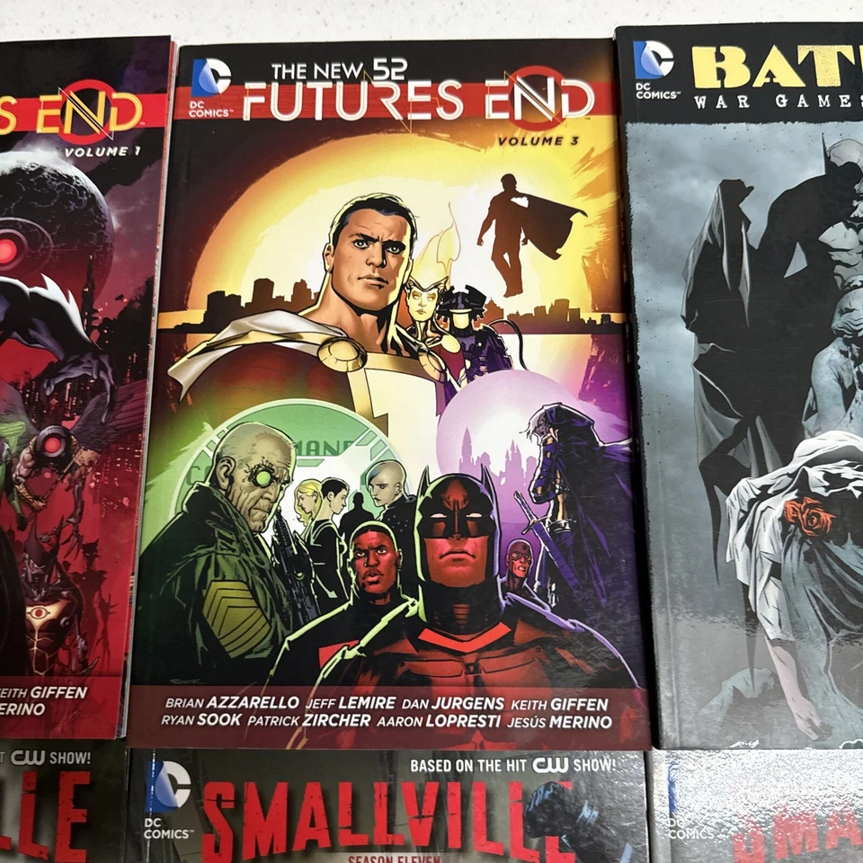 Lote 15 Novelas Gráficas DC Batman Smallville Swamp Thing Starman Batwoman +más Foto 3 de 4