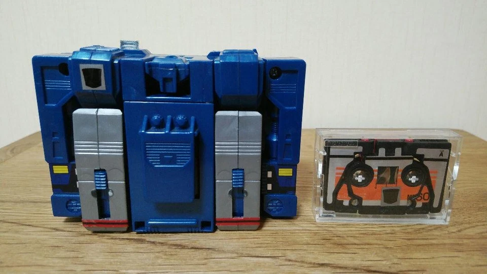 TRANSFORMERS G1 SOUNDWAVE Figure + Parts VINTAGE Takara reprint - Image 3 of 4