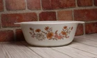 VINTAGE 1960s PYREX Country AUTUMN CASSEROLE Dish Yellow Pink Floral DAISY