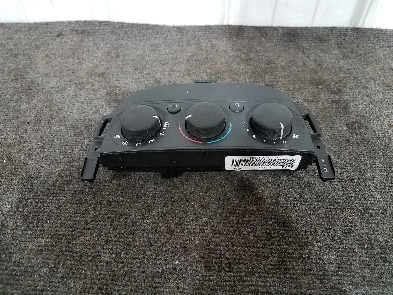 2005-09 Chevrolet Uplander Temperature Control Opt C60 PN: 25783278 - Image 3 of 4