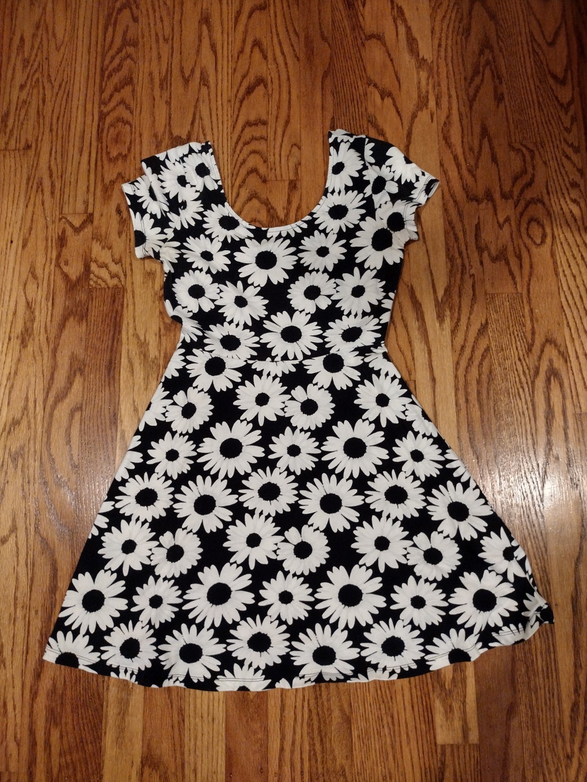 Forever 21 Black And White Daisy Flower Floral Print Mini Dress Size Small