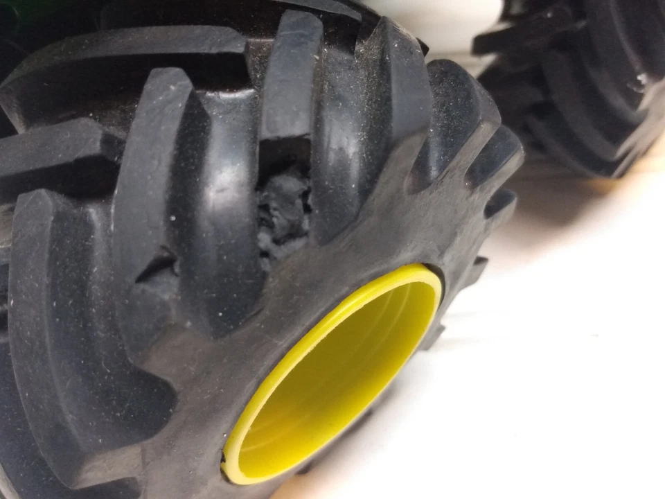 ERTL John Deere Toy Combine Harvester Plastic Big Foot - Image 4 of 4