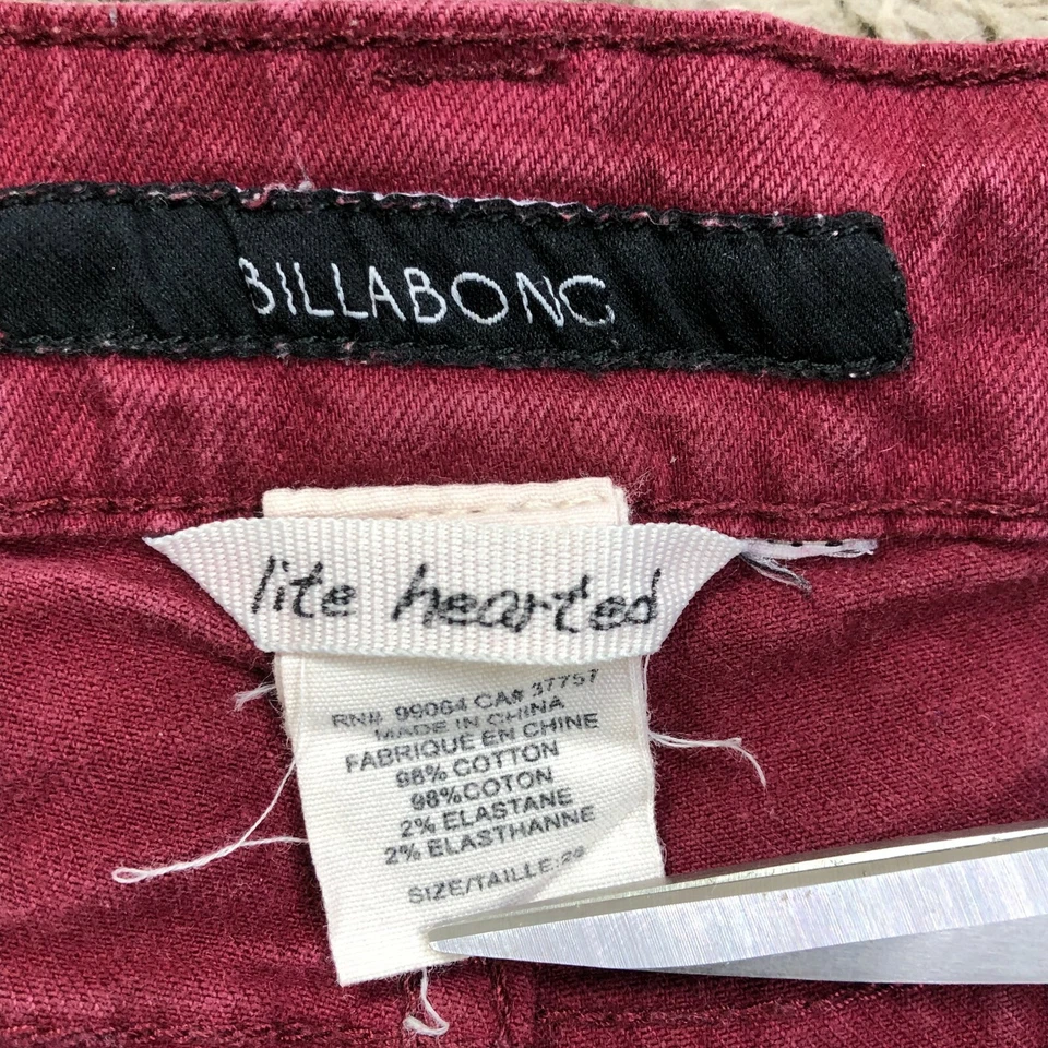Billabong Lite Hearted Womens Burgundy Size 28 Denim Shorts Distressed E4 - Imagem 4 de 4