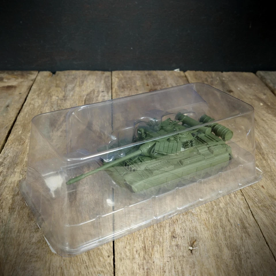 Universal Hobbies Soviet T55 (from James Bond) Tank, 1/50 Scale — 第 4/4 张图片