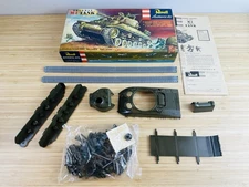 REVELL H-522:149 M-4 SHERMAN TANK SEALED PARTS BAG - 1956 NEW OLD STOCK