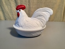 VINTAGE WESTMORELAND ROOSTER / HEN WHITE MILK GLASS