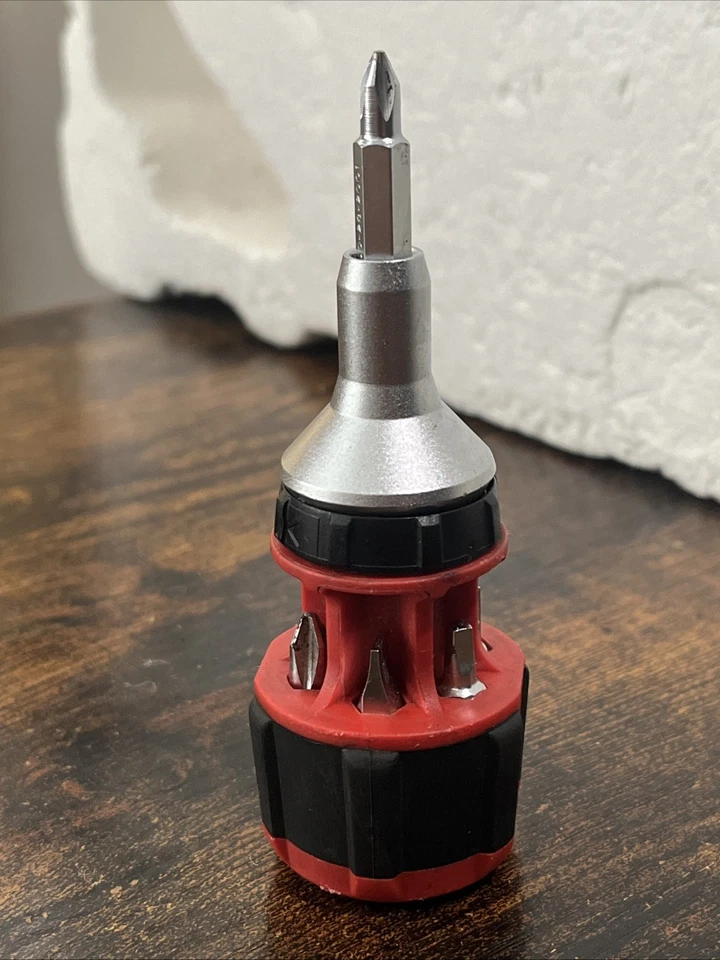 Milwaukee 8-in-1 Hex Shank Compact Ratcheting Multi-Bit Driver 48-22-2330 - Image 2 of 4