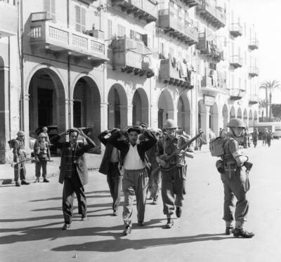 Suez Crisis 1956 - Troops assisted by CID officers Cyprus search A- Old Photo 9