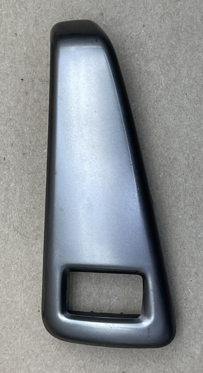 10-15 LEXUS IS250C IS350C FRONT RIGHT SEAT SHOULDER BELT HANGER CAP 73172-53020
