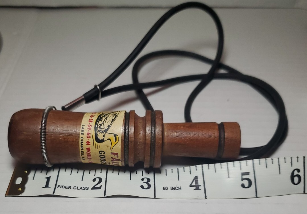 OLD VINTAGE 1960S FAULK'S CH-44 WOODEN GOOSE SINGLE REED CALL WITH LANYARD 