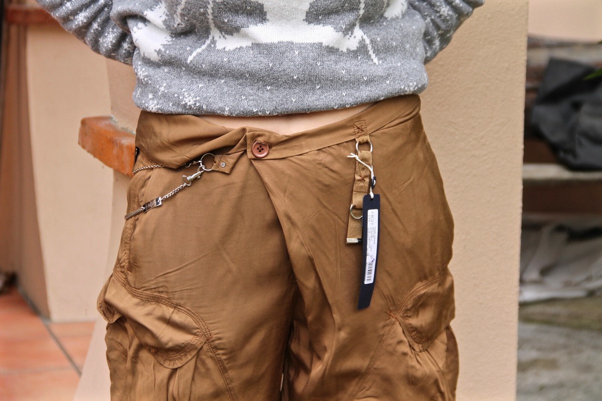 Pantalon En Satin Camel Avec Chaînette – Marque HIGH USE, Taille 34 FR (W24), Neuf Avec étiquettes