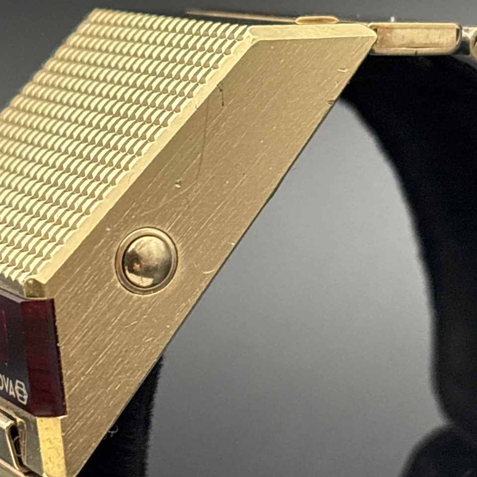 Reloj Pulsera Vintage 1976 Bulova Computron Hombre Digital LED Tono Dorado - Leer Foto 2 de 4