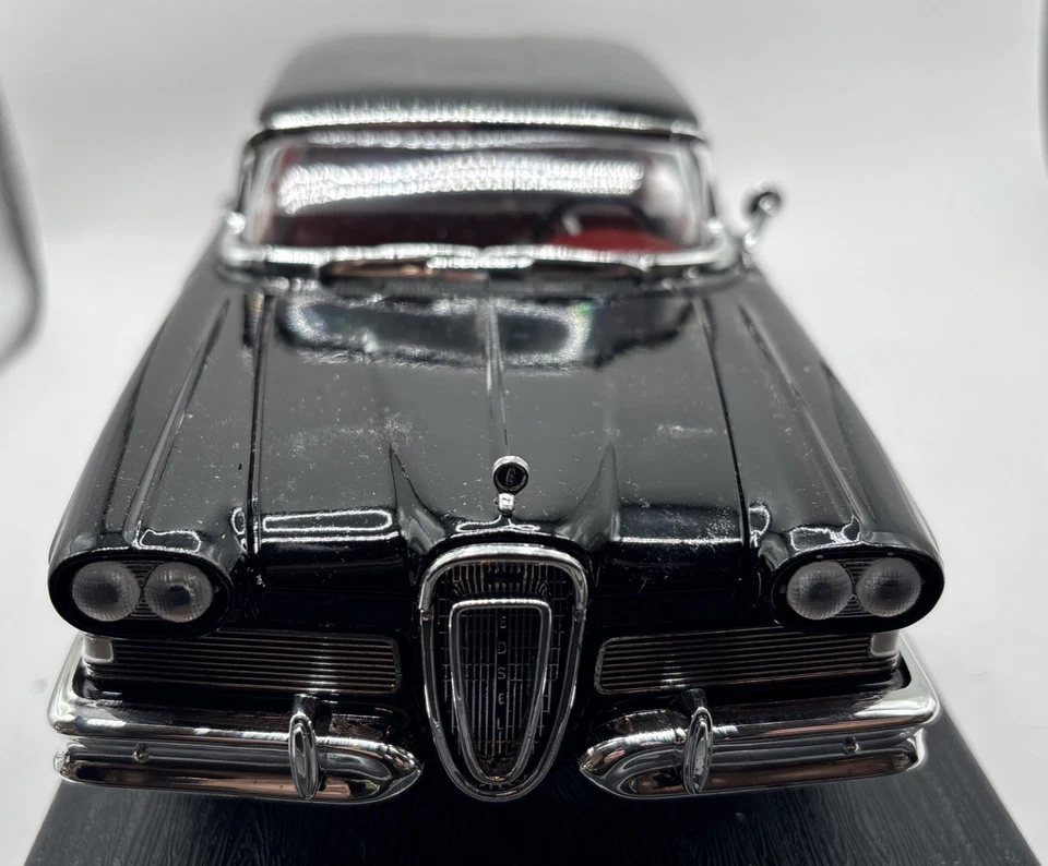 Fairfield Mint Road Legends 1958 Ford Edsel Citation Metal Diecast w Box & Stand - Image 4 of 4