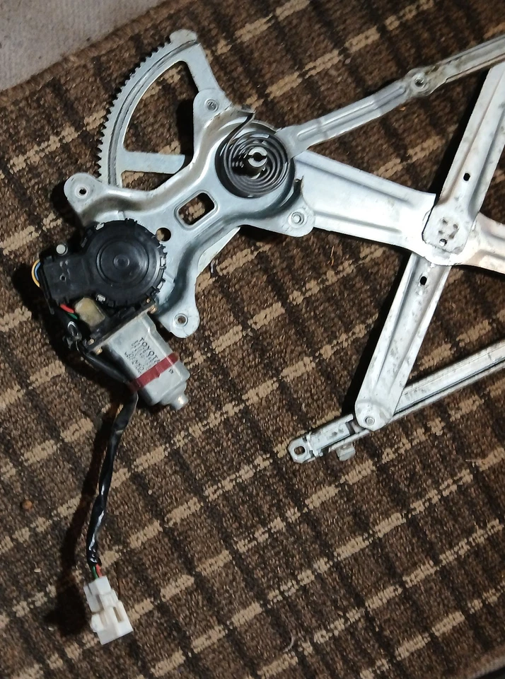 01-07 TOYOTA SEQUOIA 04-06 TUNDRA FRONT LEFT DRIVER WINDOW REGULATOR W MOTOR OEM - Image 4 of 4