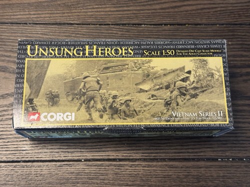 Corgi Unsung Heroes M35 A1 "Deuce and a Half 2.5 Truck USMC 1/50TH SCALE