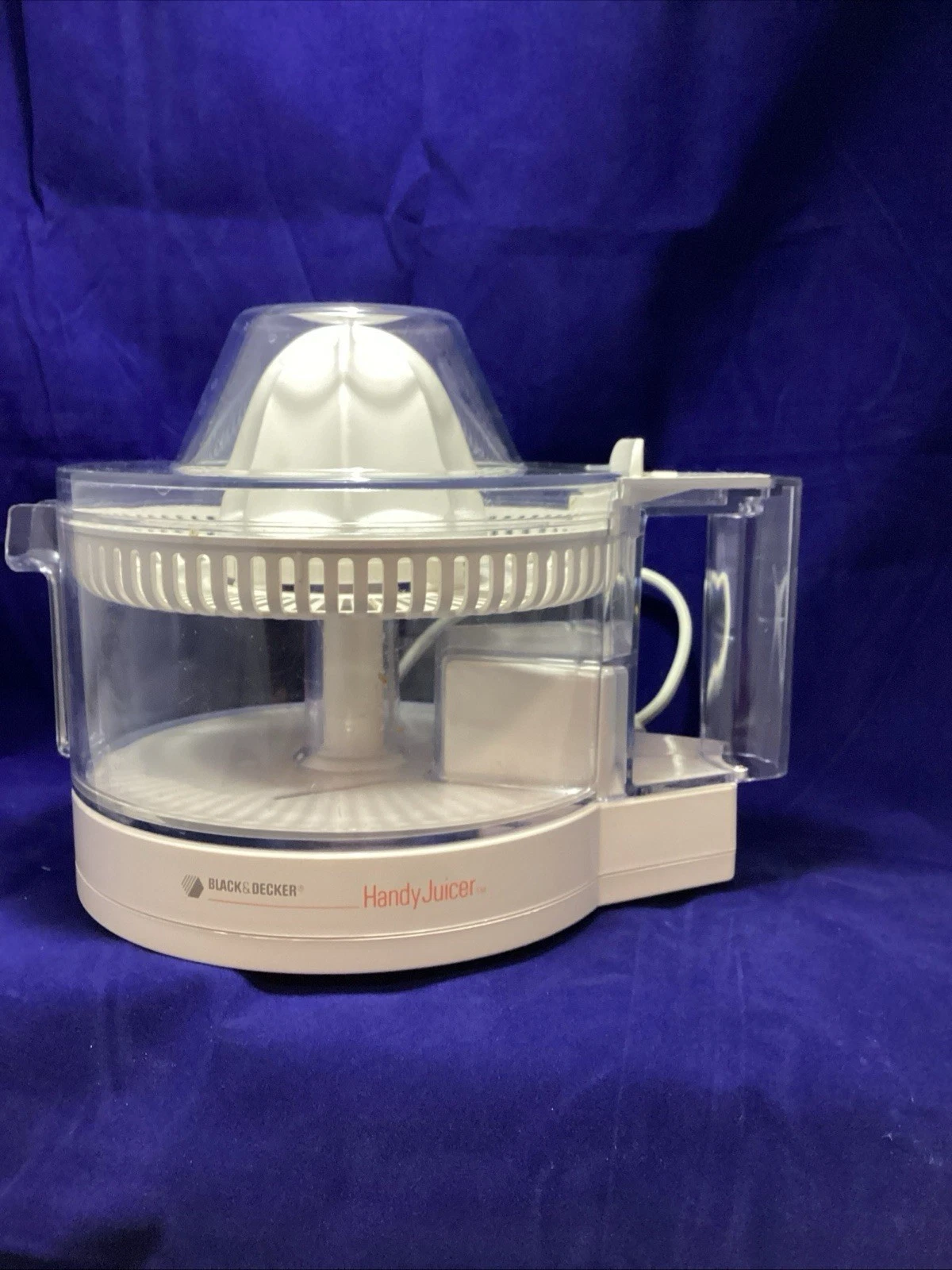 VTG Black & Decker Electric Juicer Works Great for Juice & Fruit Easy Pour A7