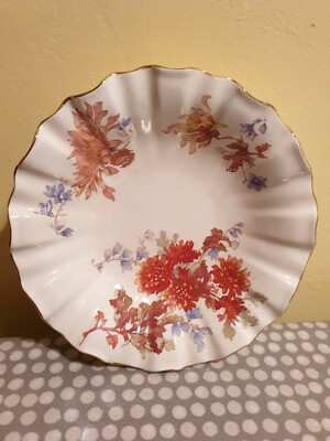 Antike Minton kannelierte Schale. Blumen- und Golddekor. 