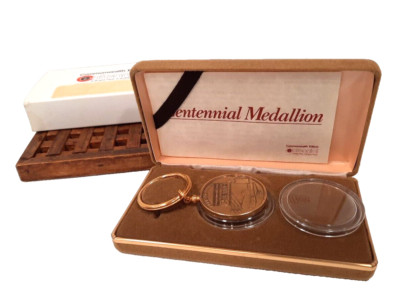 Commonwealth Edison Centennial 100 year Medallion Key Chain in OG box with cert