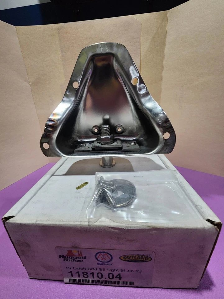 Soporte de pestillo de puerta de acero inoxidable Rugged Ridge 11810.04 diestro 81-86 CJ 87-95 YJ Jeep Foto 2 de 4