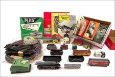 Vintage FLEISCHMANN HO SCALE Train Tracks  Accessories Lot - Buildings, Manuals
