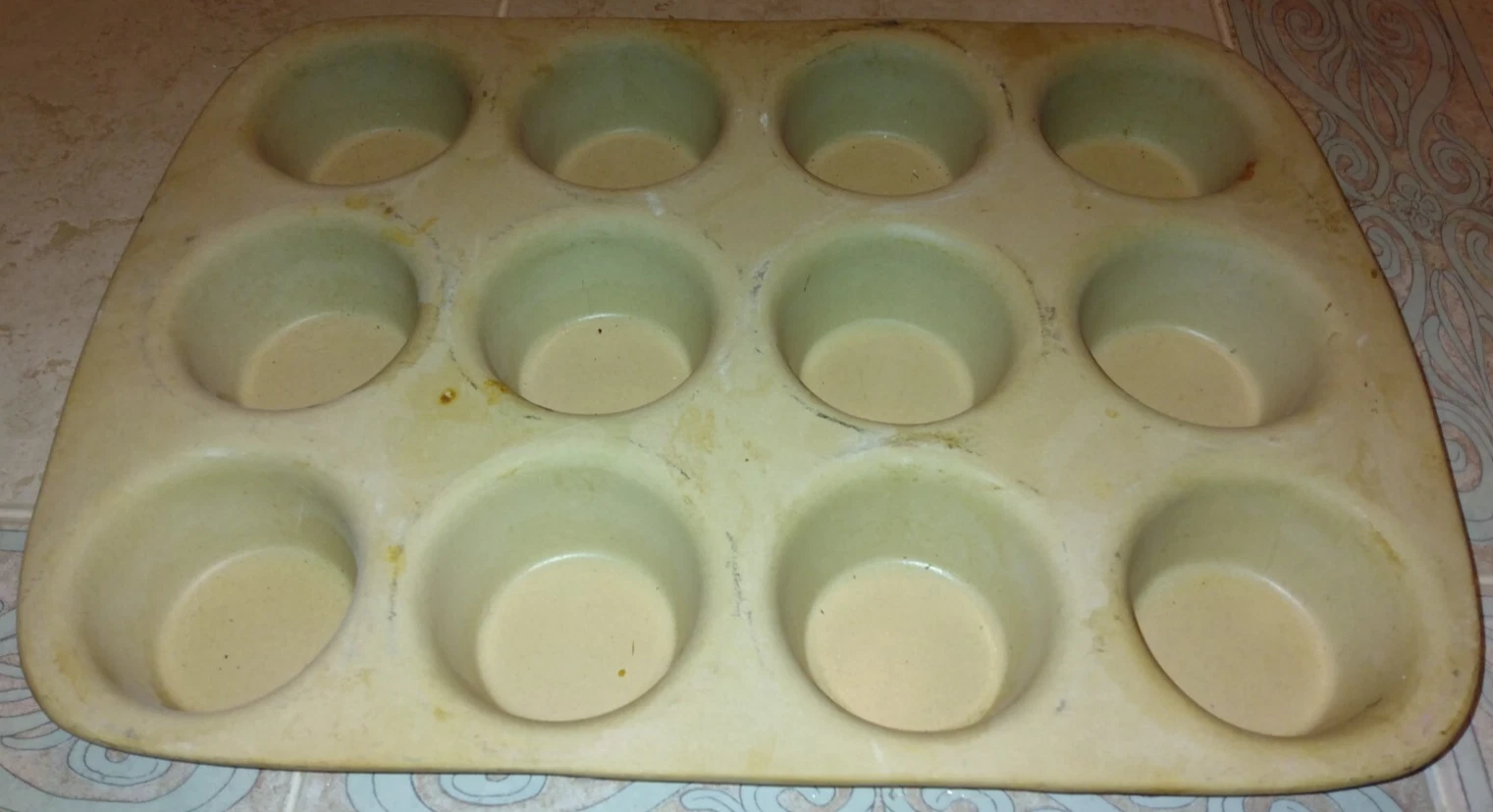 VINTAGE PAMPERED CHEF STONEWARE MUFFIN PAN 12ct HERITAGE CLASSIC 11 x 15"
