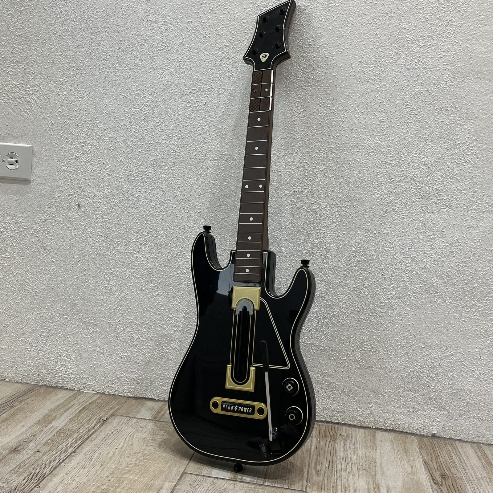 Guitar Hero Live Wireless Guitar Xbox One W/ Dongle eBay