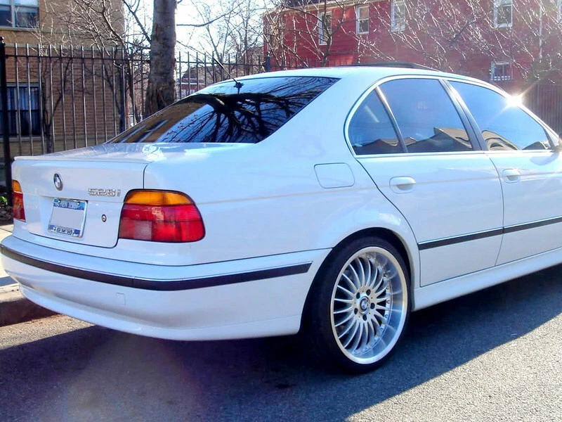 Alerón labial trasero pintado Fyralip para BMW Serie 7 E38 300 Alpine blanco Foto 3 de 4