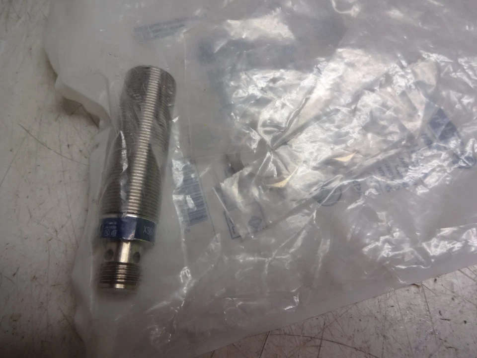 Telemecanique Xs618b1mbu20 Proximity Sensor - Image 3 of 4
