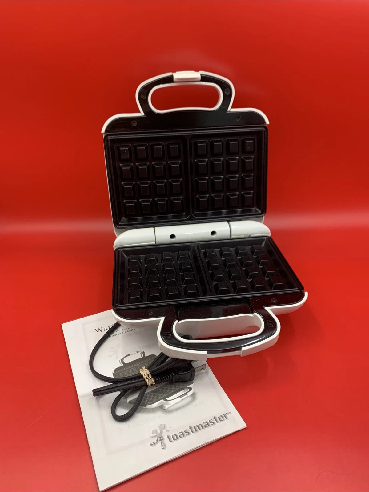 Toastmaster Easy Clean Waffle Baker - TWB2 0220 White Tested Working & Clean